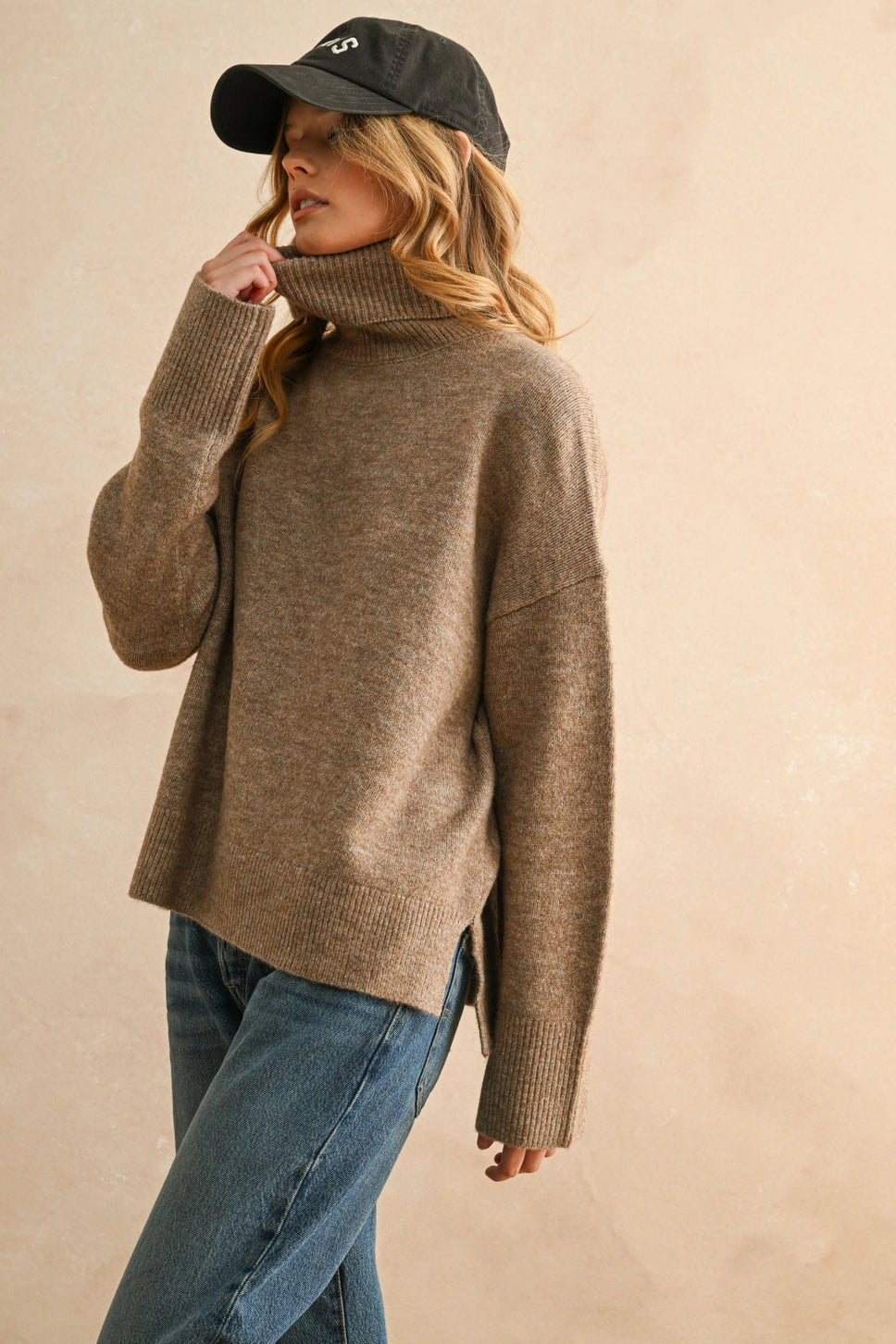 MOCHA TURTLE NECK SWEATER