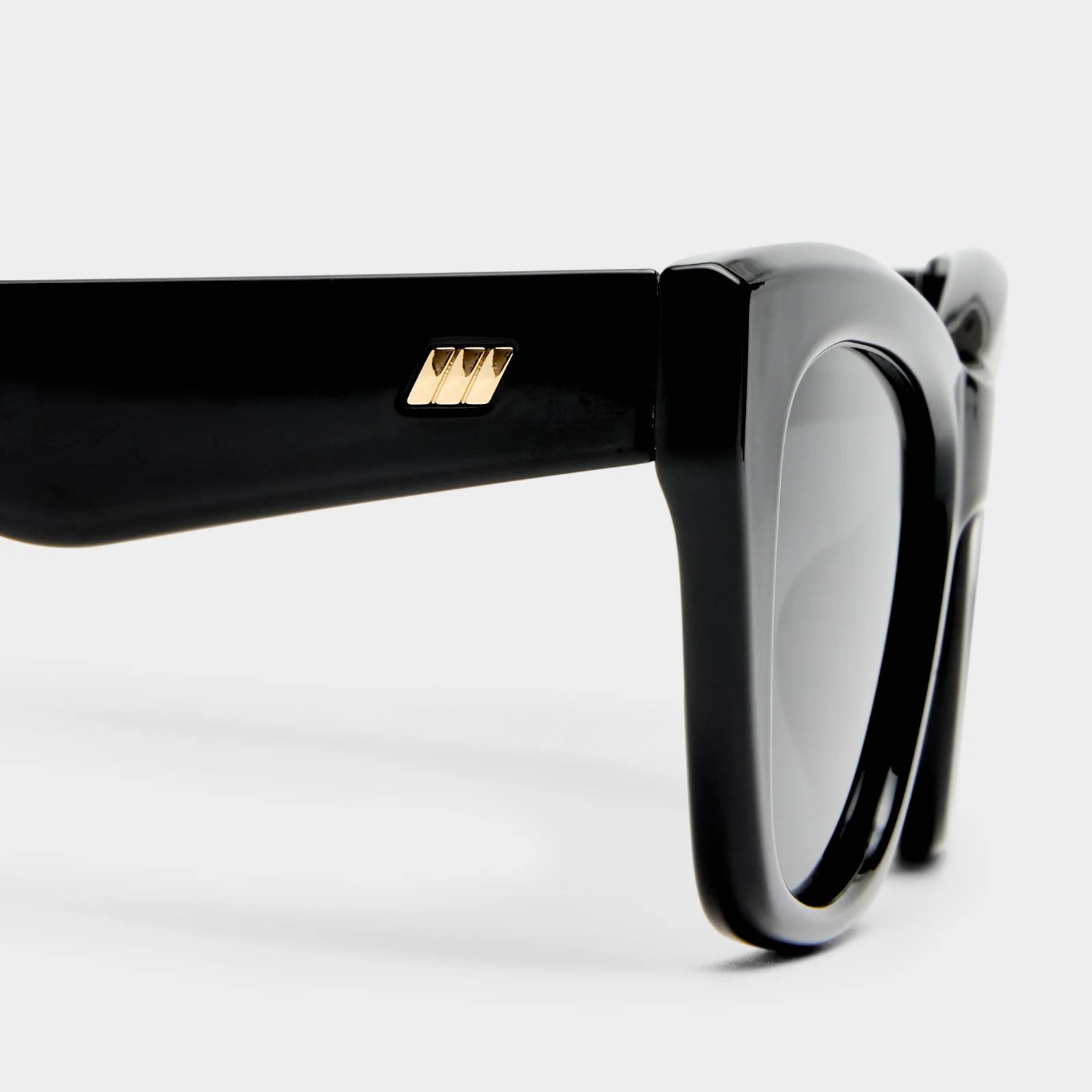 LUMEN + | BLACK