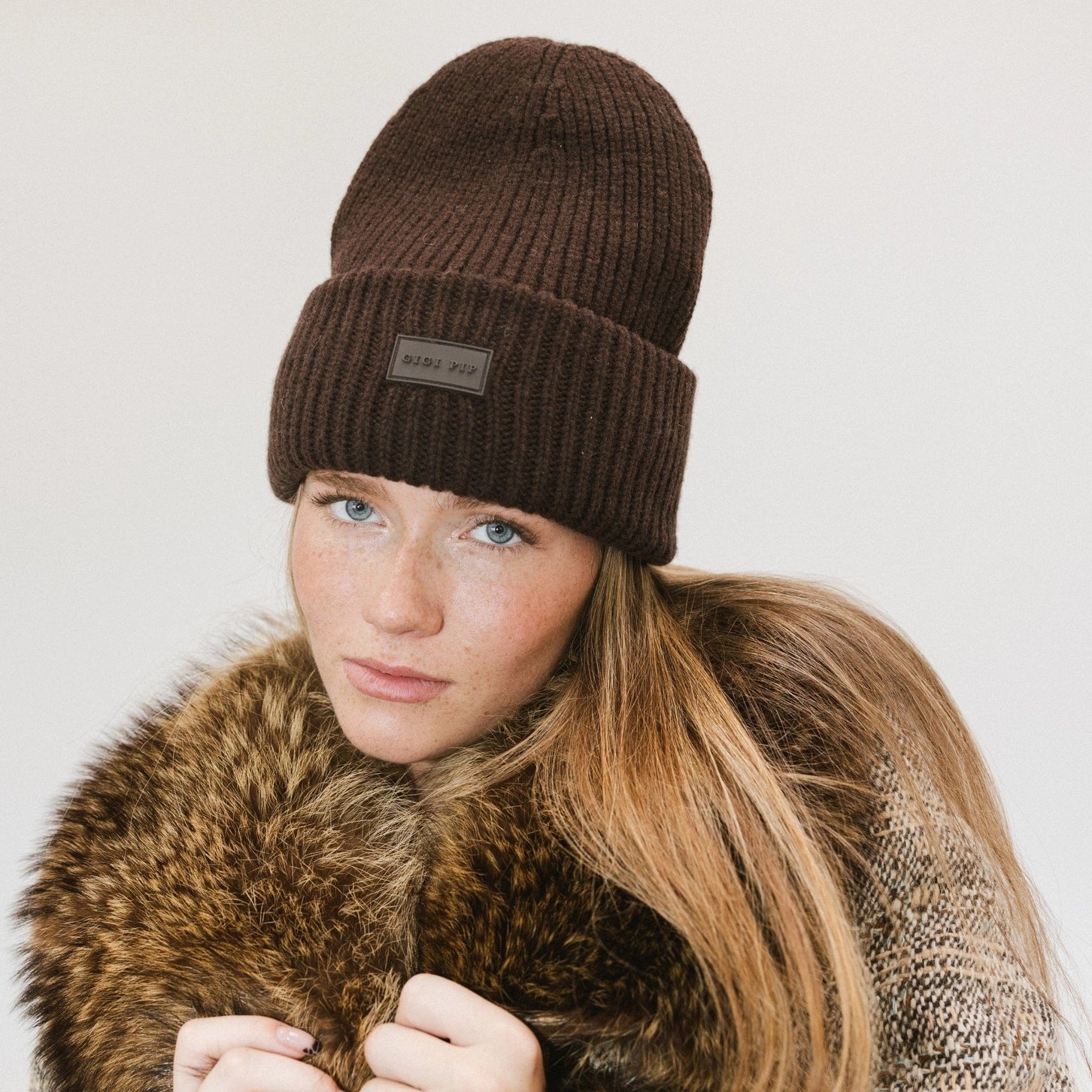 GIGI MERINO WOOL BEANIE-DARK BROWN